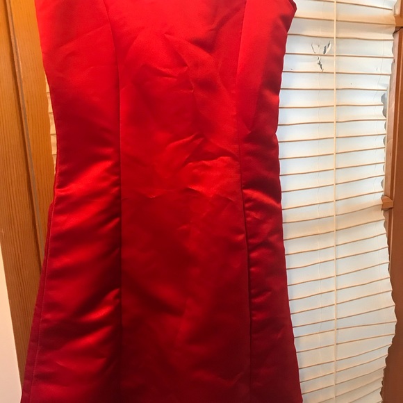 Red satin new dress - Picture 3 of 4